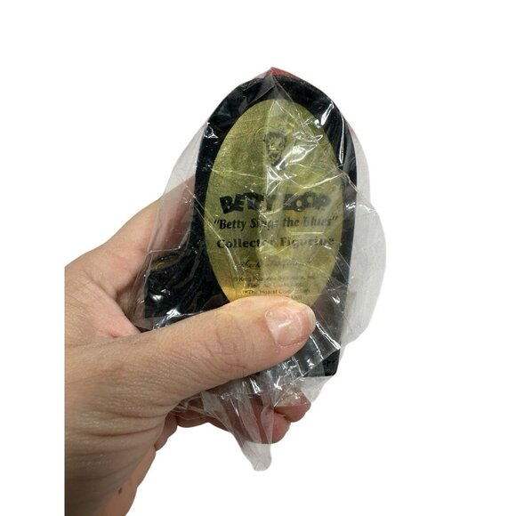 new BETTY BOOP collector figurine danbury mint BETTY SINGS THE BLUES - Picture 6 of 7